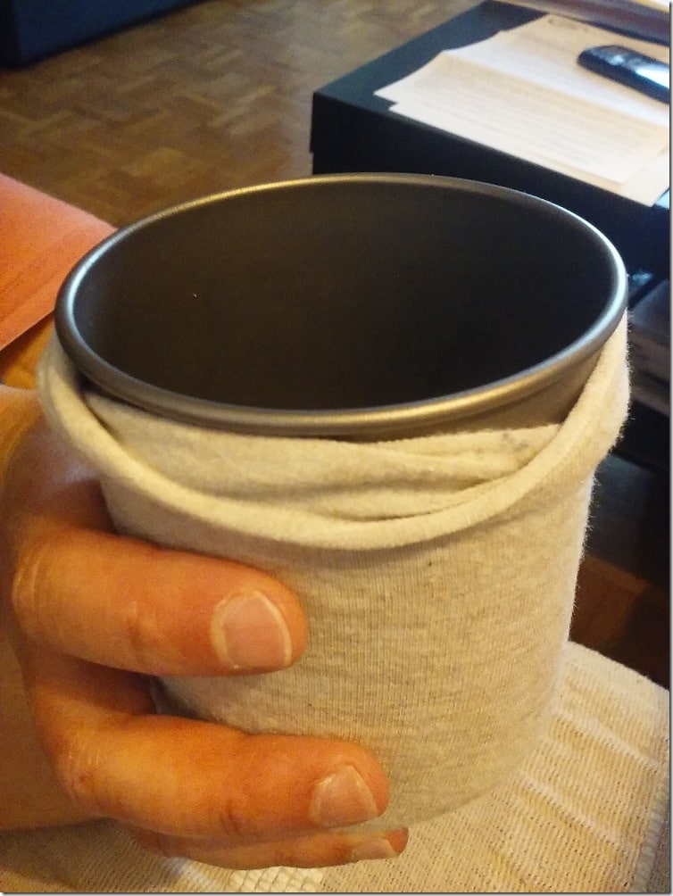 Elément indispensable à un bivouac confortable le cache-mug